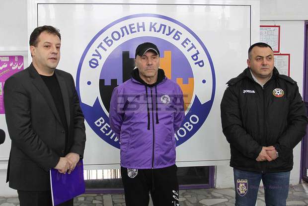 Кметът на Велико Търново Даниел Панов представи Георги Василев като треньор на ФК "Етър"