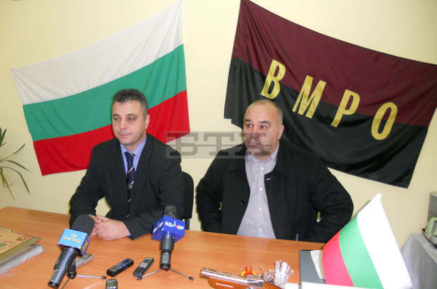 Дарение от Коалиция "Патриотичен фронт" ще направи тази вечер в Босилеград /Сърбия/ депутатът Юлиан Ангелов Дарение от Коалиция "Патриотичен фронт" ще направи тази вечер в Босилеград /Сърбия/ депутатът Юлиан Ангелов