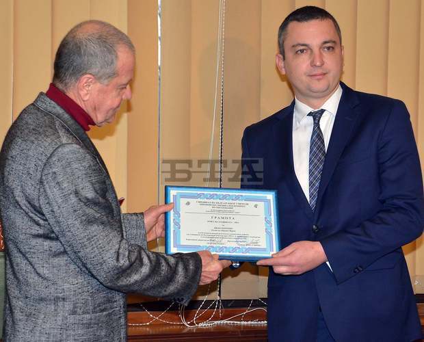 Синдикатът на българските учители отличи Иван Портних като "Кмет на годината" Синдикатът на българските учители отличи Иван Портних като "Кмет на годината"