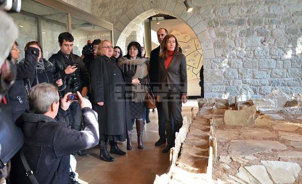 Спад на украински и руски туристи през 2014 г. отчете министър Ангелкова