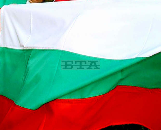 Близо 2000 български знамена е раздала общината в Елин Пелин на местните жители Близо 2000 български знамена е раздала общината в Елин Пелин на местните жители