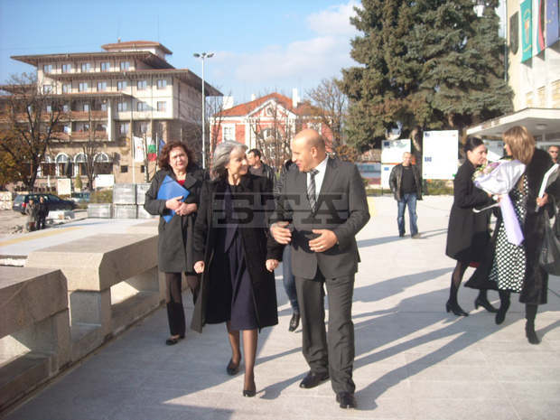 Маргарита Попова:  Днес сме обединени от желанието да държим духовното  високо на  пиедестала 