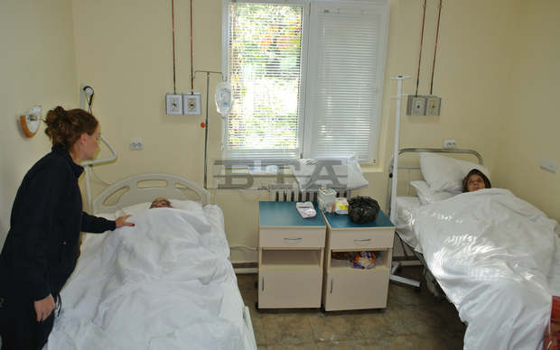 Трима маскирани са ограбили  възрастни хора в село  в община Любимец