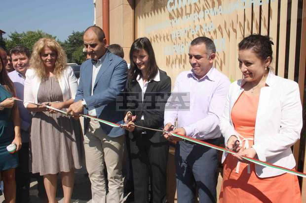 Евродепутатът Мария Габриел  откри информационен център  в Сливен