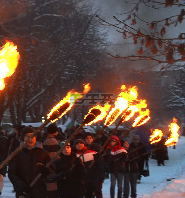 С факелно шествие "Будни и грамотни" в Благоевград честват народните будители