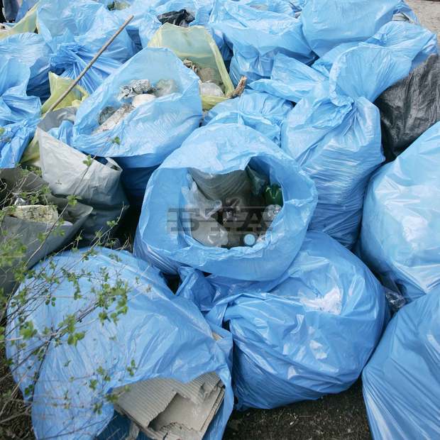 В Бургас са събрани повече от 6500 чувала отпадъци при акция на общината за почистване на междублоковите пространства В Бургас са събрани повече от 6500 чувала отпадъци при акция на общината за почистване на междублоковите пространства