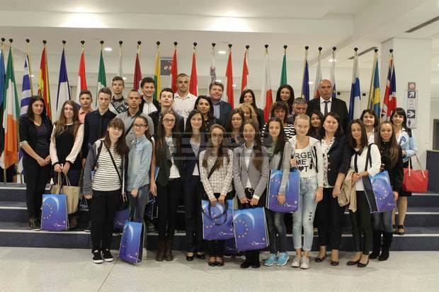Ученици опознаха Брюксел и Европарламента по покана на Мария Габриел