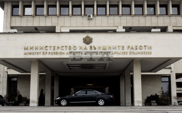 От МВнР са поставили пред гръцките власти въпроса за въведения електронен формуляр за влизане от петте пункта между България и Гърция От МВнР са поставили пред гръцките власти въпроса за въведения електронен формуляр за влизане от петте пункта между България и Гърция