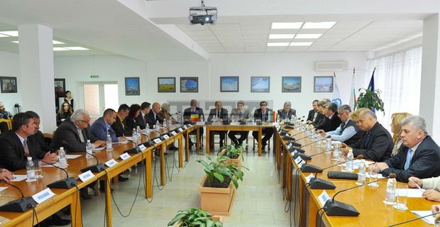 Представители на местните власти в Румъния посетиха АЕЦ "Козлодуй" Представители на местните власти в Румъния посетиха АЕЦ "Козлодуй"