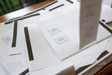 Избирателната активност в Пернишка област към 13.00 ч. е 27,3 процента