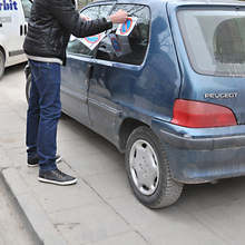 Центърът за градска мобилност започва поставянето на фишове на автомобилите за неправилно паркиране