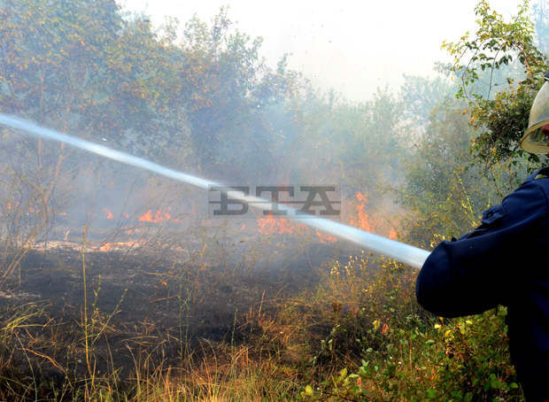 В област Хасково са възникнали два пожара на големи площи