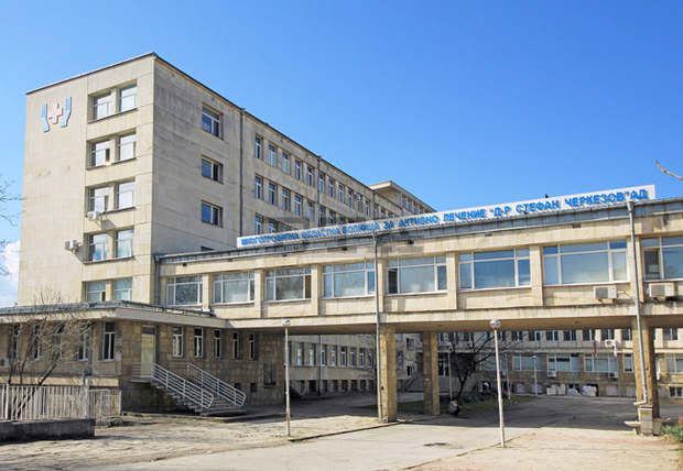 Оборудвана е нова зала за пациенти със съмнение за COVID - 19 на входа на Спешното отделение във Великотърновската болница Оборудвана е нова зала за пациенти със съмнение за COVID - 19 на входа на Спешното отделение във Великотърновската болница
