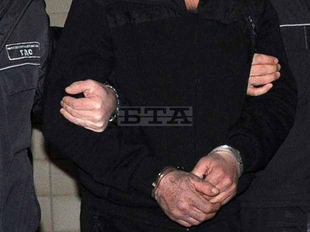 Съдът в Кюстендил остави в ареста майка и син, обвинени за отглеждане на коноп Съдът в Кюстендил остави в ареста майка и син, обвинени за отглеждане на коноп