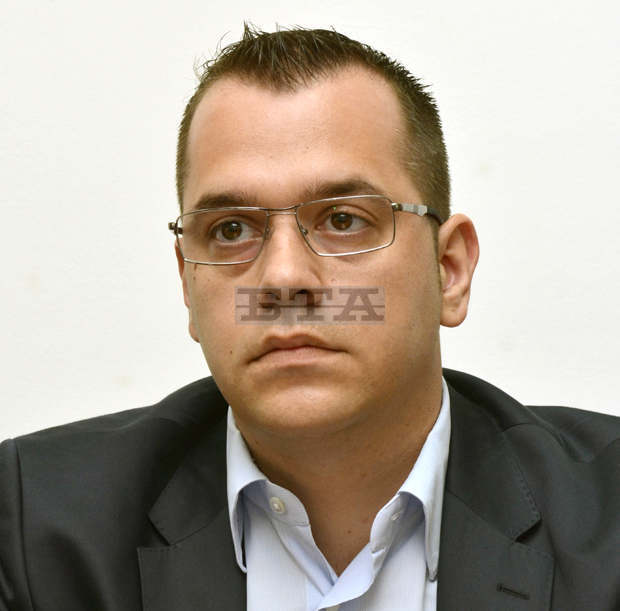 Стопанската камара дари електромобил на професионална гимназия в Добрич Стопанската камара дари електромобил на професионална гимназия в Добрич