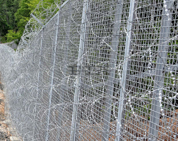 Трафиканти на хора и 36 незаконни имигранти са задържани при полицейска операция в Свиленградско