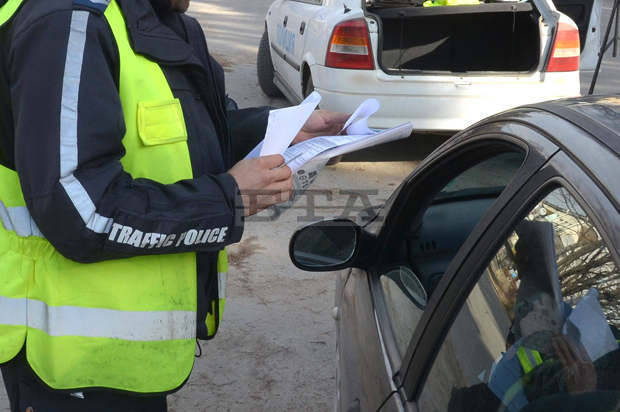 Пътната полиция в Сливен е отнела 24 шофьорски книжки за една седмица Пътната полиция в Сливен е отнела 24 шофьорски книжки за една седмица