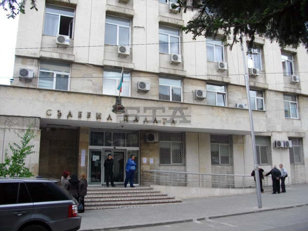 Жители на Северна Македония с двойно гражданство са глобени от съда в Кюстендил заради декларирани неверни данни при издаване на шофьорски книжки Жители на Северна Македония с двойно гражданство са глобени от съда в Кюстендил заради декларирани неверни данни при издаване на шофьорски книжки