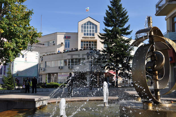 Община Разлог подписа договор с Държавен фонд "Земеделие" за финансиране на проект за реконструкция и рехабилитация на общински пътища Община Разлог подписа договор с Държавен фонд "Земеделие" за финансиране на проект за реконструкция и рехабилитация на общински пътища