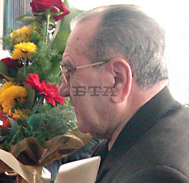 Обществеността в Добрич се покланя пред паметта на маестро Захари Медникаров