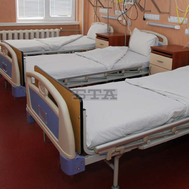 Второ вътрешно отделение в болницата в Добрич спира приема на пациенти след установен случай на Covid-19 Второ вътрешно отделение в болницата в Добрич спира приема на пациенти след установен случай на Covid-19