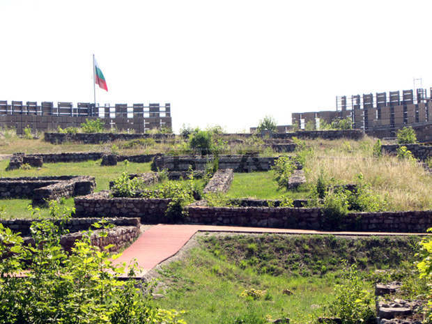 Пернишката крепост утре става арена на епична "битка"