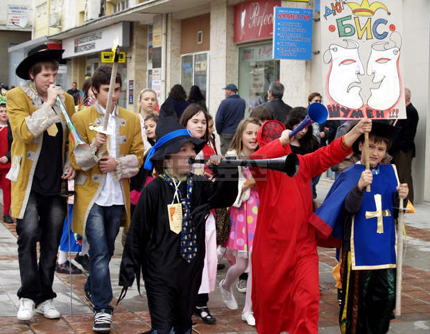 Трупата на Шуменския театър ще открие новия си творчески сезон с дефиле и два нови спектакъла