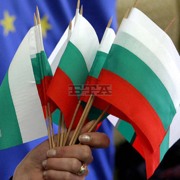 Музеят в Търговище подарява националното знаме на всеки посетител в празничния Трети март Музеят в Търговище подарява националното знаме на всеки посетител в празничния Трети март