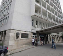 Бременна жена пропадна в шахта тип "английски двор" в центъра на София