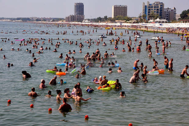 Чешка туристка се е удавила в морето в Слънчев бряг, издирва се и 11-годишно дете от виетнамски произход