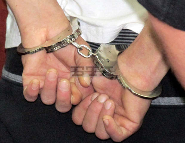 Задържан е собственик на заведение в Бургас за склоняване на момичета към сексуални услуги Задържан е собственик на заведение в Бургас за склоняване на момичета към сексуални услуги