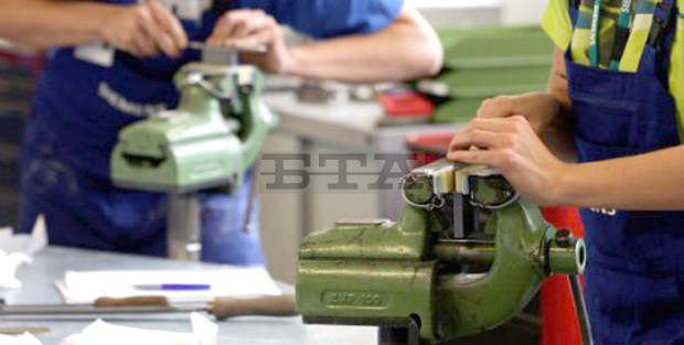 Машинни оператори, дърводелци и мебелисти са сред най-търсените професии в Русе