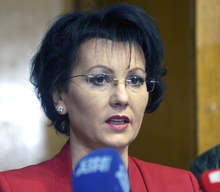 Лидерът на ДОСТ Лютви Местан не може да остане без мярка за неотклонение, каза в Бургас Румяна Арнаудова