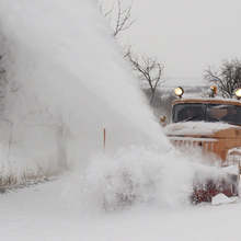 При продължаващия снеговалеж и силен вятър редица пътища в Добричка област са затворени