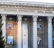 Експозиция на френския автор Жюлиен дьо Казабианка е подредена в Русенския университет
