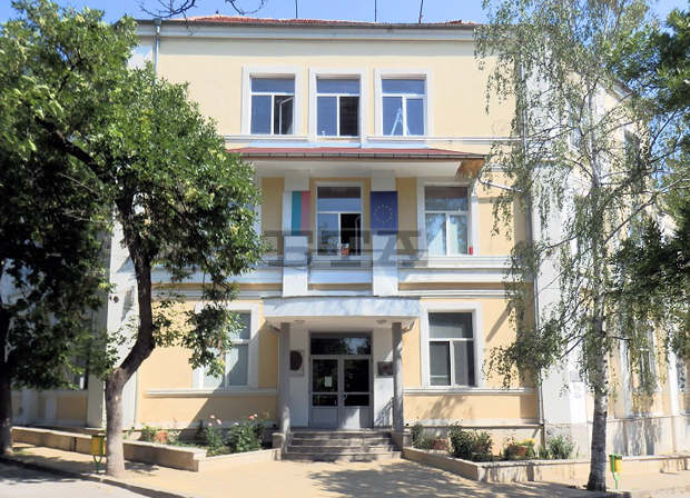 Ученици от езиковата гимназия в Ловеч организират благотворителен концерт