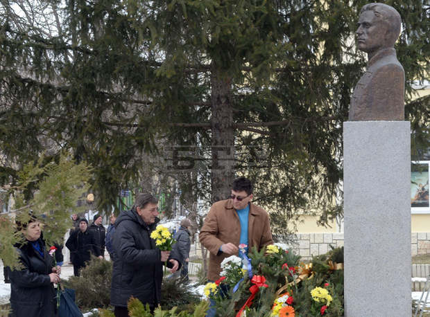 Исперихчани сведоха глави в памет на Васил Левски Исперихчани сведоха глави в памет на Васил Левски