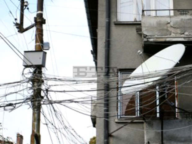 Продължава премахването на незаконни кабели в Шумен