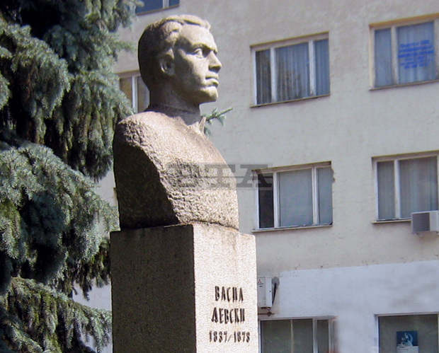 И перничани се преклониха пред подвига на Апостола