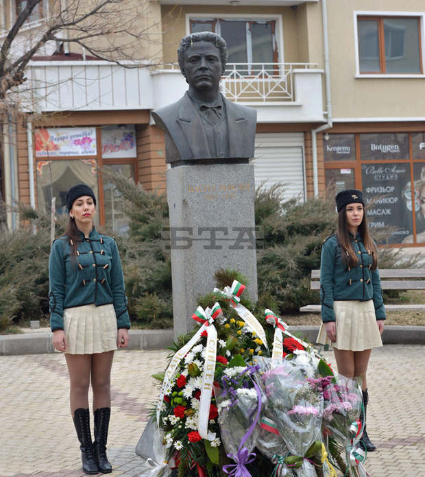 В Сливен паметта на Левски бе почетена с общоградска възпоменателна церемония В Сливен паметта на Левски бе почетена с общоградска възпоменателна церемония