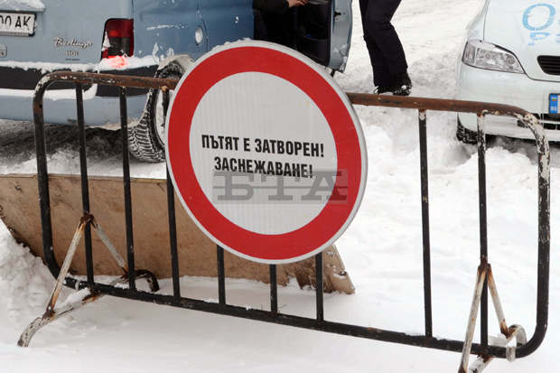 Временно е затворен Проходът на Републиката заради изтегляне на катастрофирал вчера тежкотоварен камион