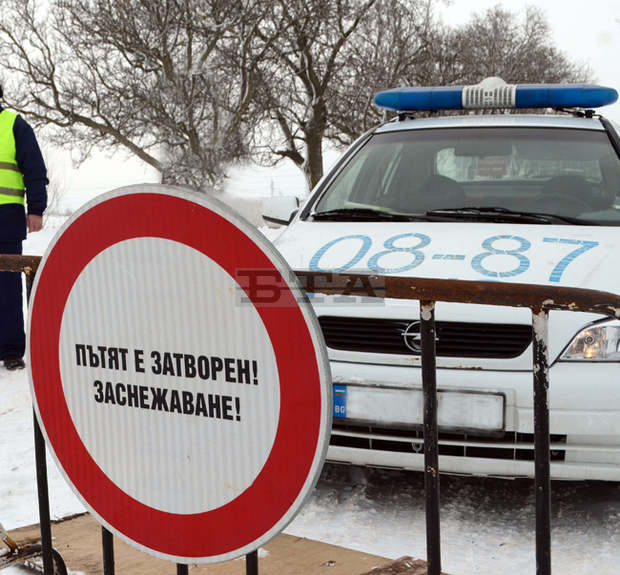 Затворен е пътят между шуменските села Царев брод и Велино, разчистването му ще започне при нормализиране на обстановката