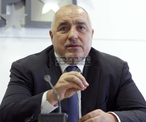 Много се радвам, че толкова партии влизат в парламента, защото ми омръзна  сам да нося отговорност, заяви Бойко Борисов