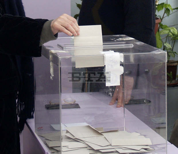 Във всичките 275 СИК в Ловешка област изборният ден е започнал нормално