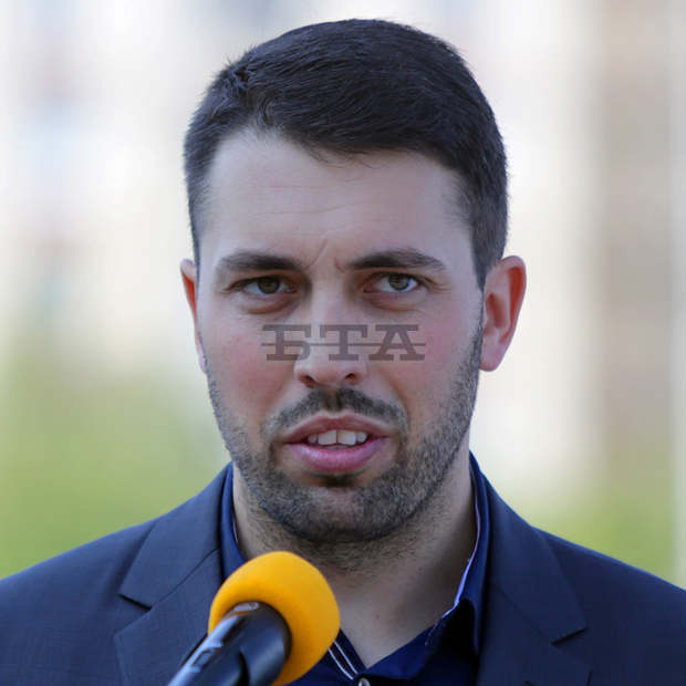 Над 25 екипа ремонтират улици и булеварди в София Над 25 екипа ремонтират улици и булеварди в София