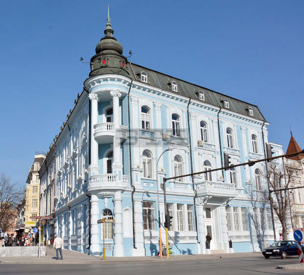 Отличие, получено от най-стария действащ военен кораб, е представено в изложба във Варна