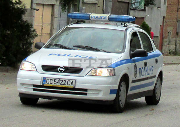 Полицията издирва автомобил, ударил двайсет и шест годишен мъж в силистренско село Полицията издирва автомобил, ударил двайсет и шест годишен мъж в силистренско село
