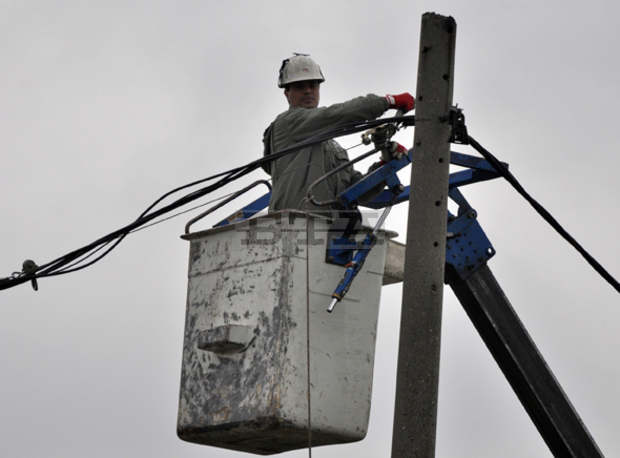Екипите на ЧЕЗ продължават да работят по единични сигнали в отделни населени места