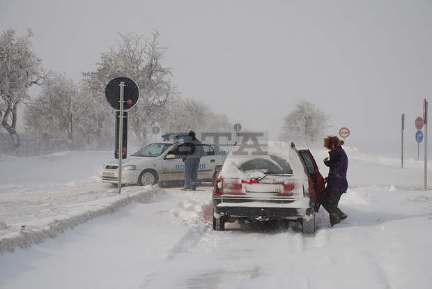 Затворени са два участъка от общинската пътна мрежа в Търговищко