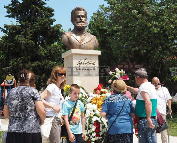 В Несебър почетоха паметта на Христо Ботев и загиналите за Родината герои 